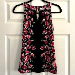 Black, burgundy/grey floral sleeveless top, keyhole front/back, 2 button closure